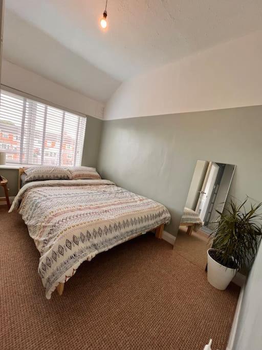 Two Bedroom Terrace House With Parking Kingston upon Hull Exterior photo