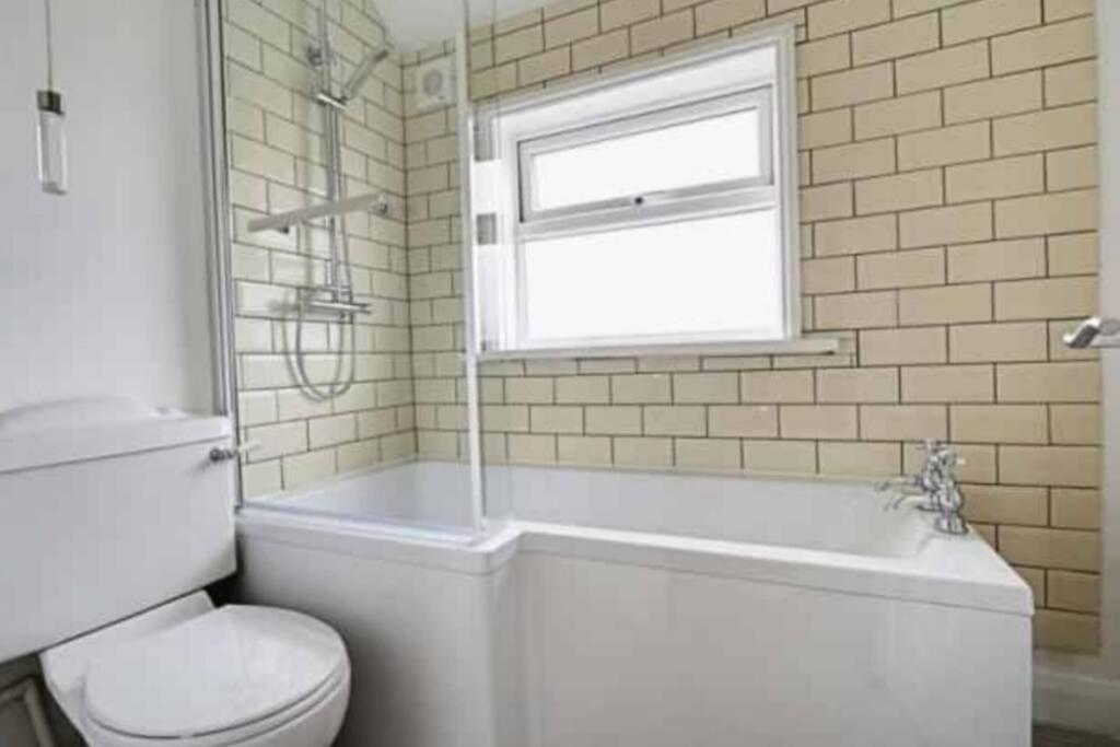 Two Bedroom Terrace House With Parking Kingston upon Hull Exterior photo
