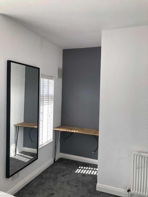 Two Bedroom Terrace House With Parking Kingston upon Hull Exterior photo