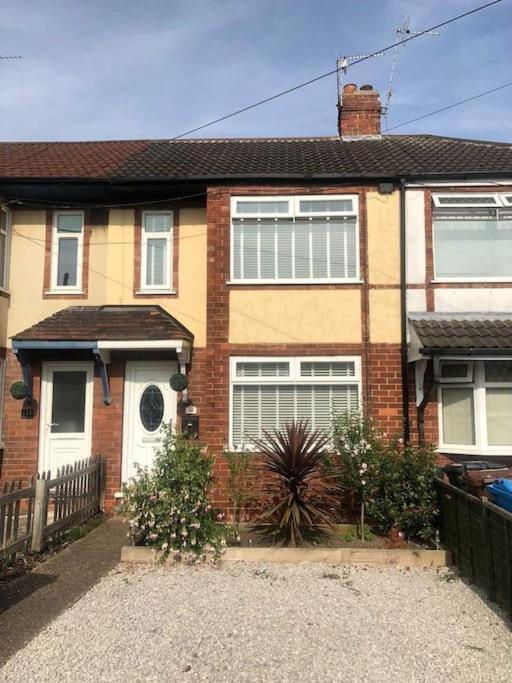 Two Bedroom Terrace House With Parking Kingston upon Hull Exterior photo